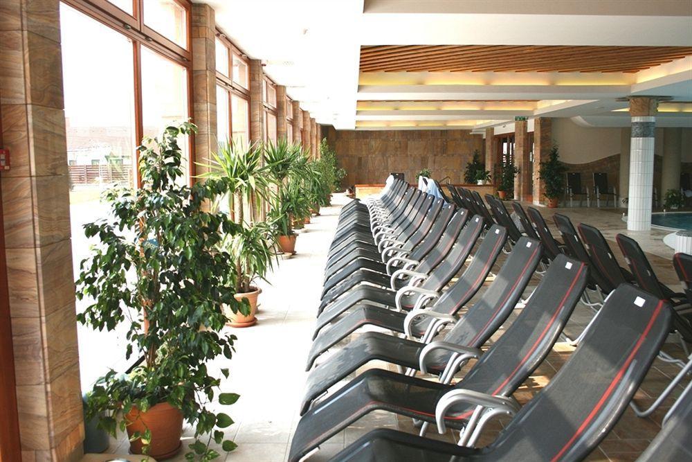 Aquarell Hotel Cegled Ngoại thất bức ảnh