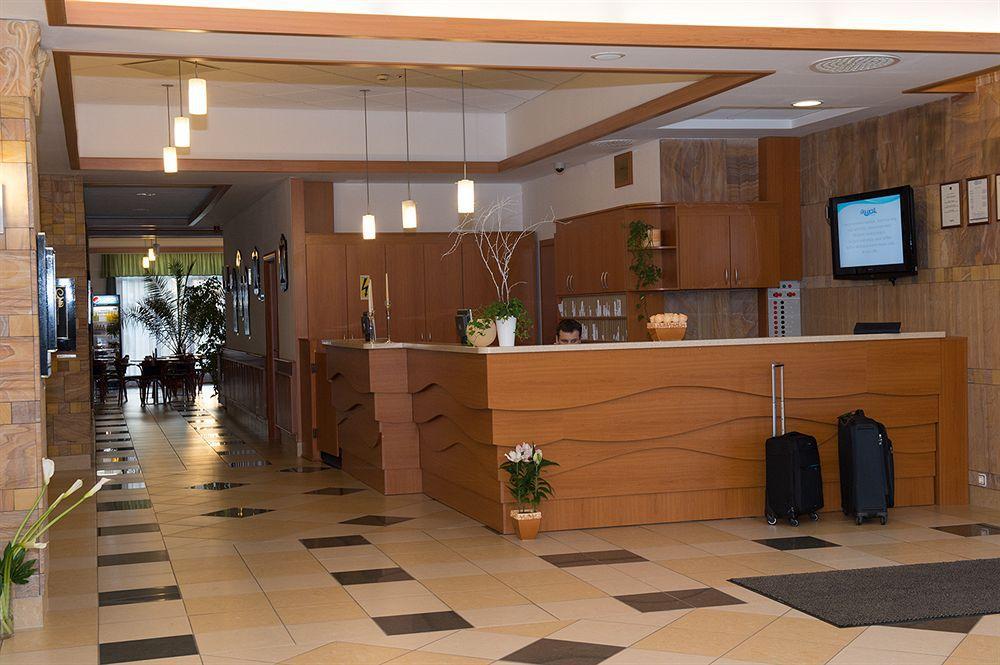 Aquarell Hotel Cegled Ngoại thất bức ảnh
