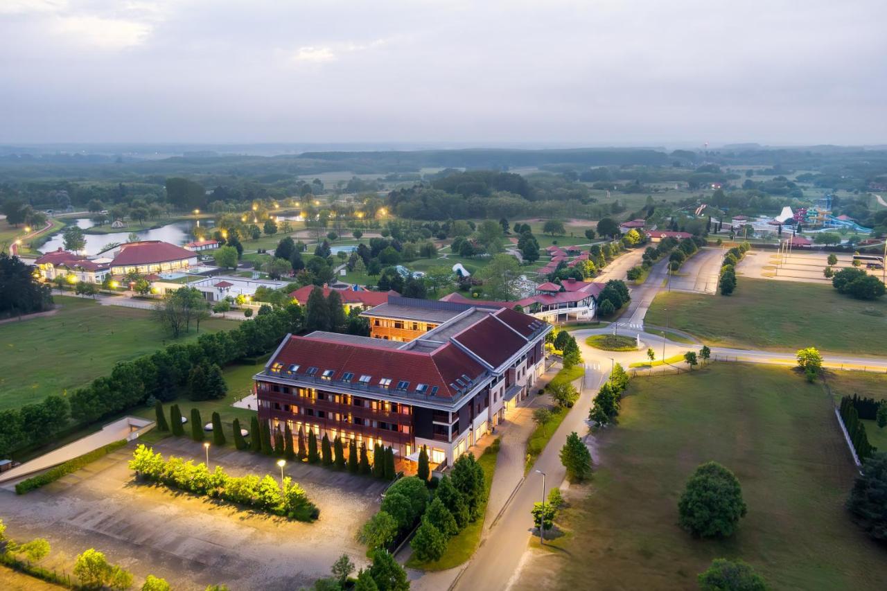Aquarell Hotel Cegled Ngoại thất bức ảnh
