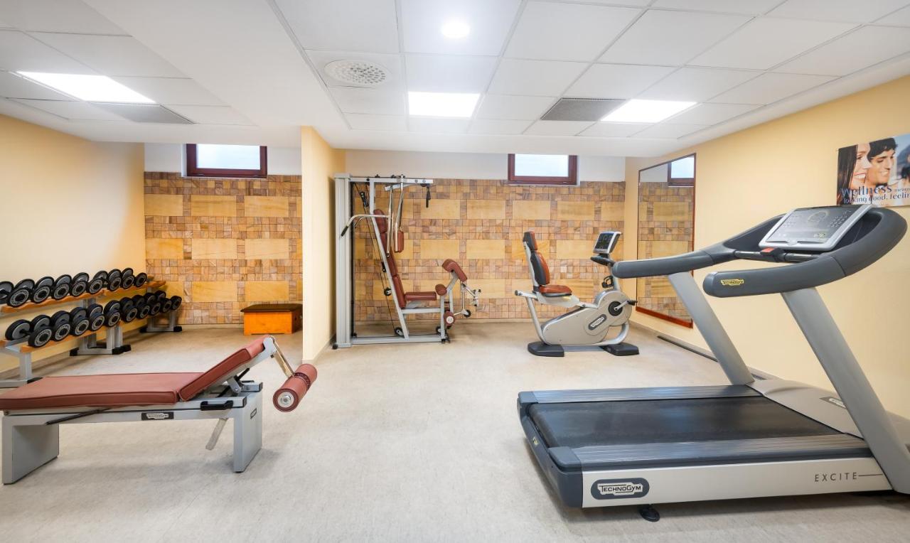Aquarell Hotel Cegled Ngoại thất bức ảnh