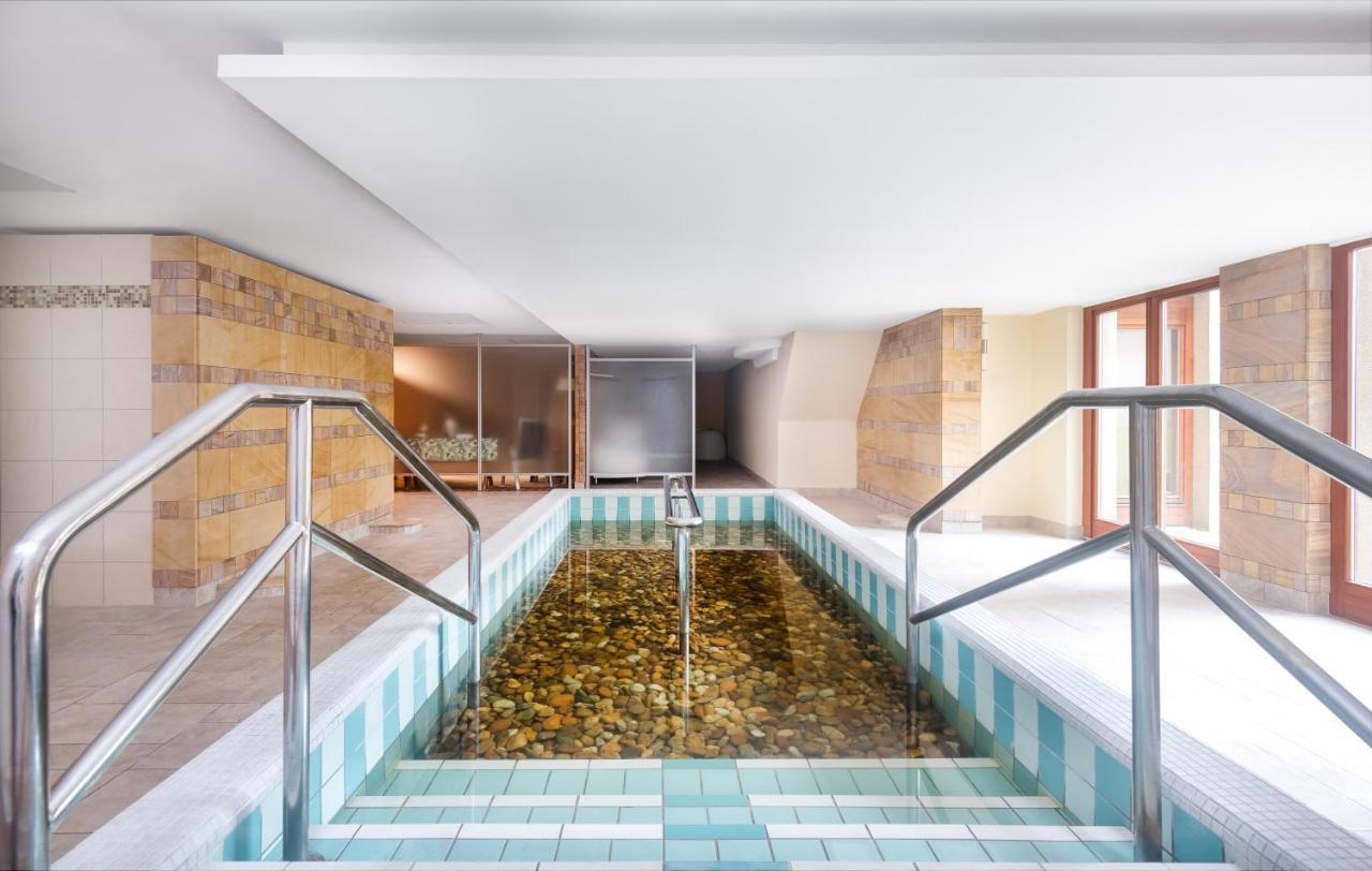 Aquarell Hotel Cegled Ngoại thất bức ảnh