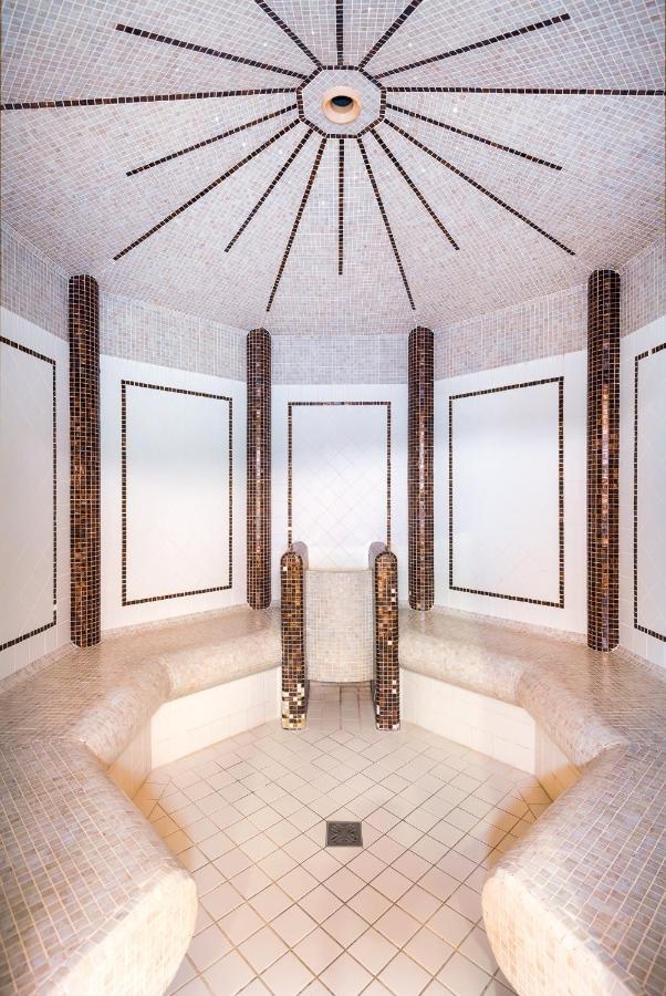 Aquarell Hotel Cegled Ngoại thất bức ảnh