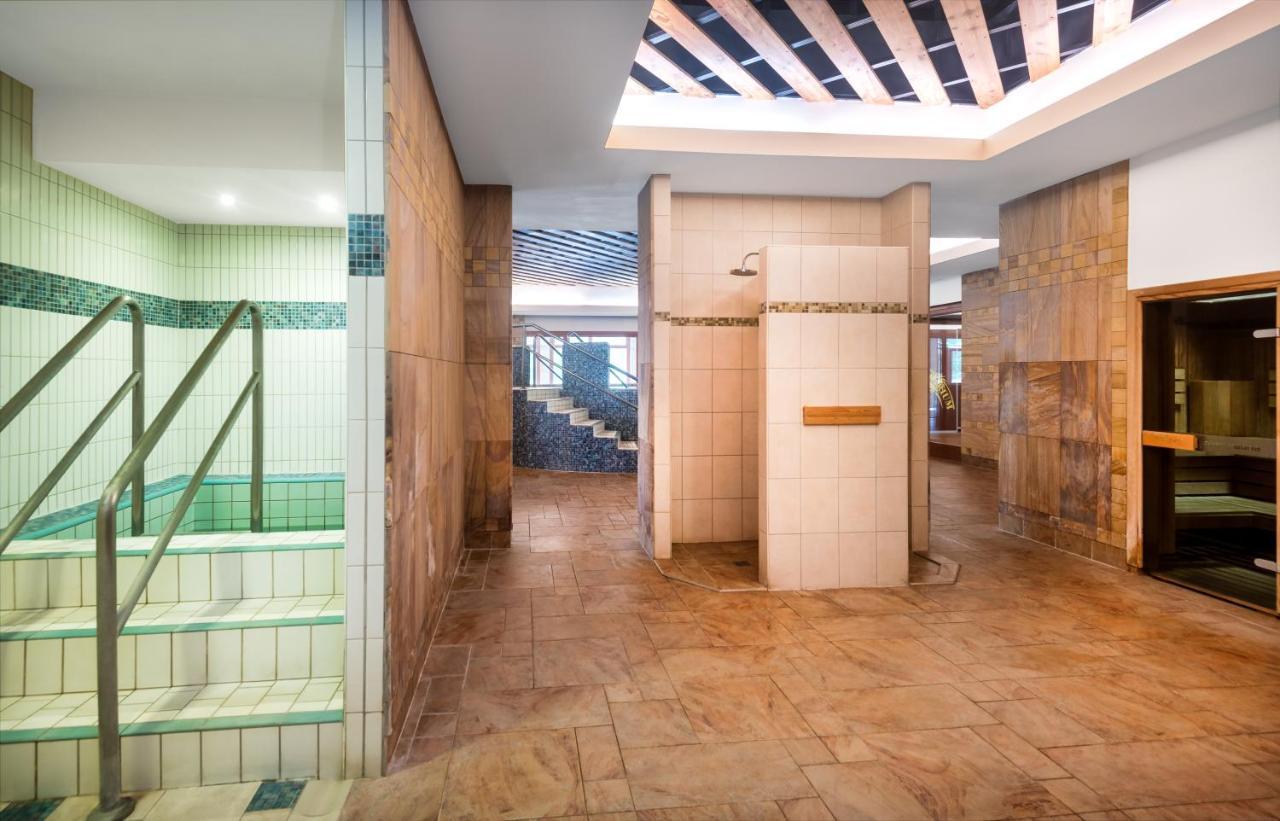 Aquarell Hotel Cegled Ngoại thất bức ảnh