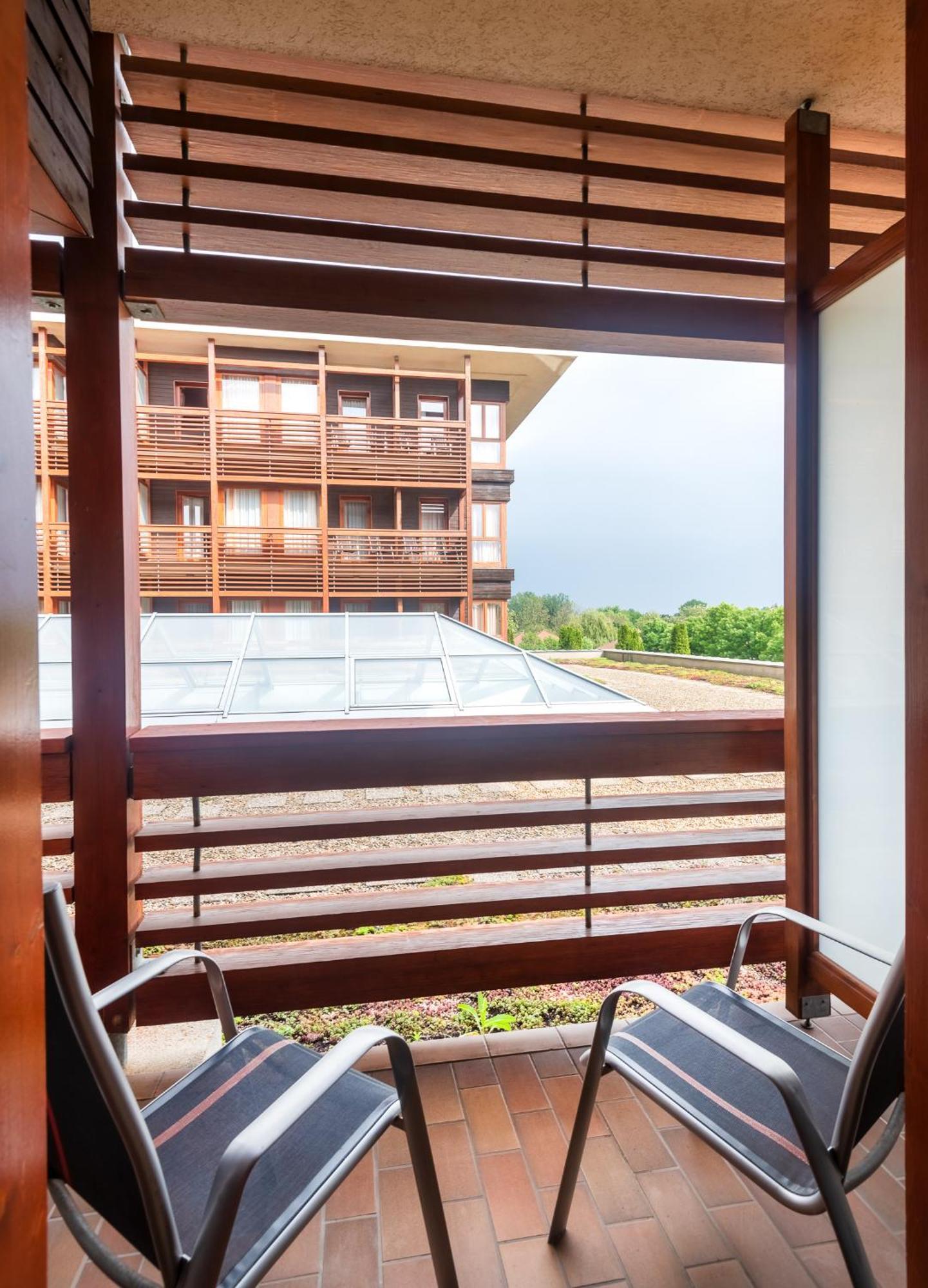 Aquarell Hotel Cegled Ngoại thất bức ảnh