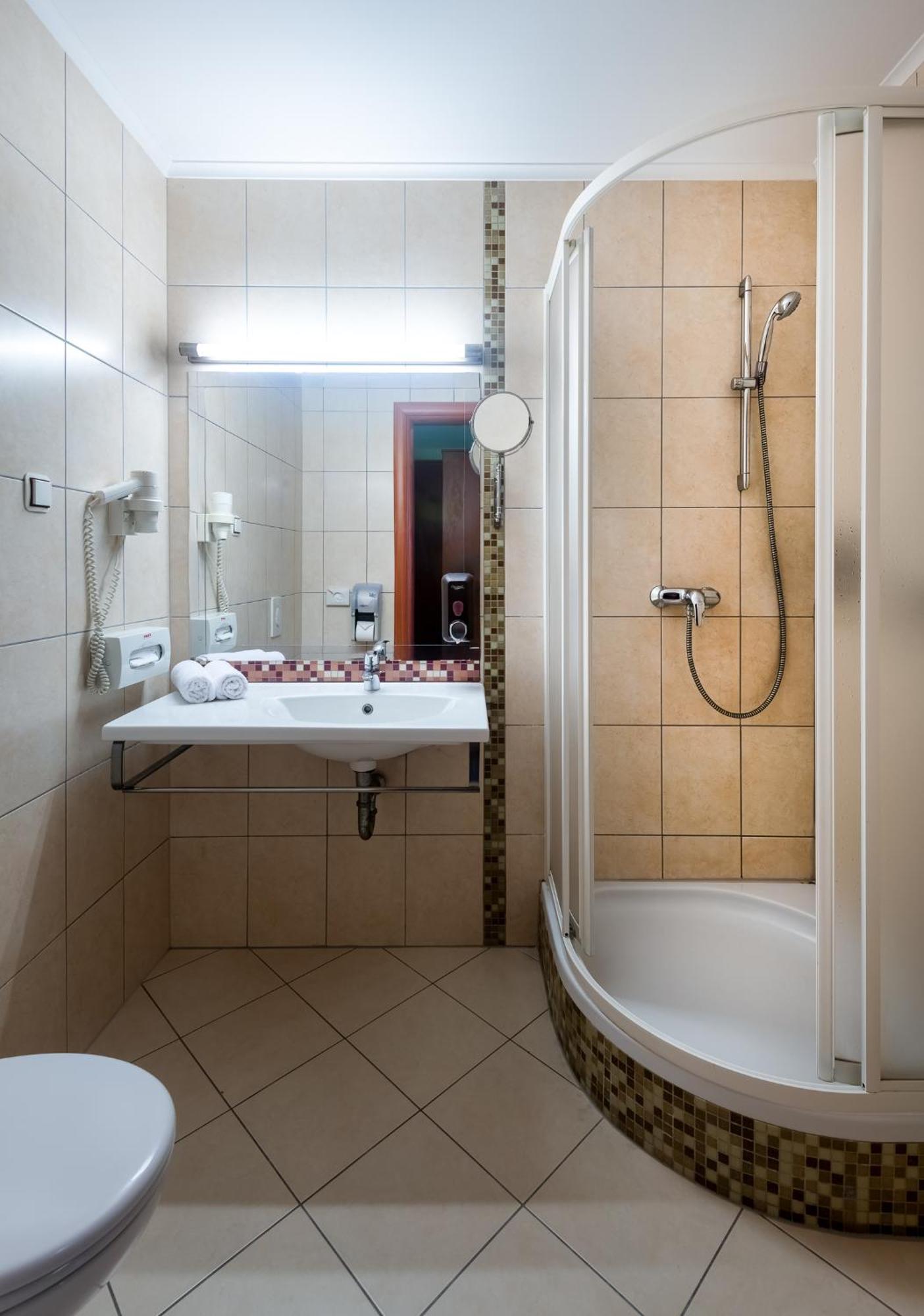 Aquarell Hotel Cegled Ngoại thất bức ảnh