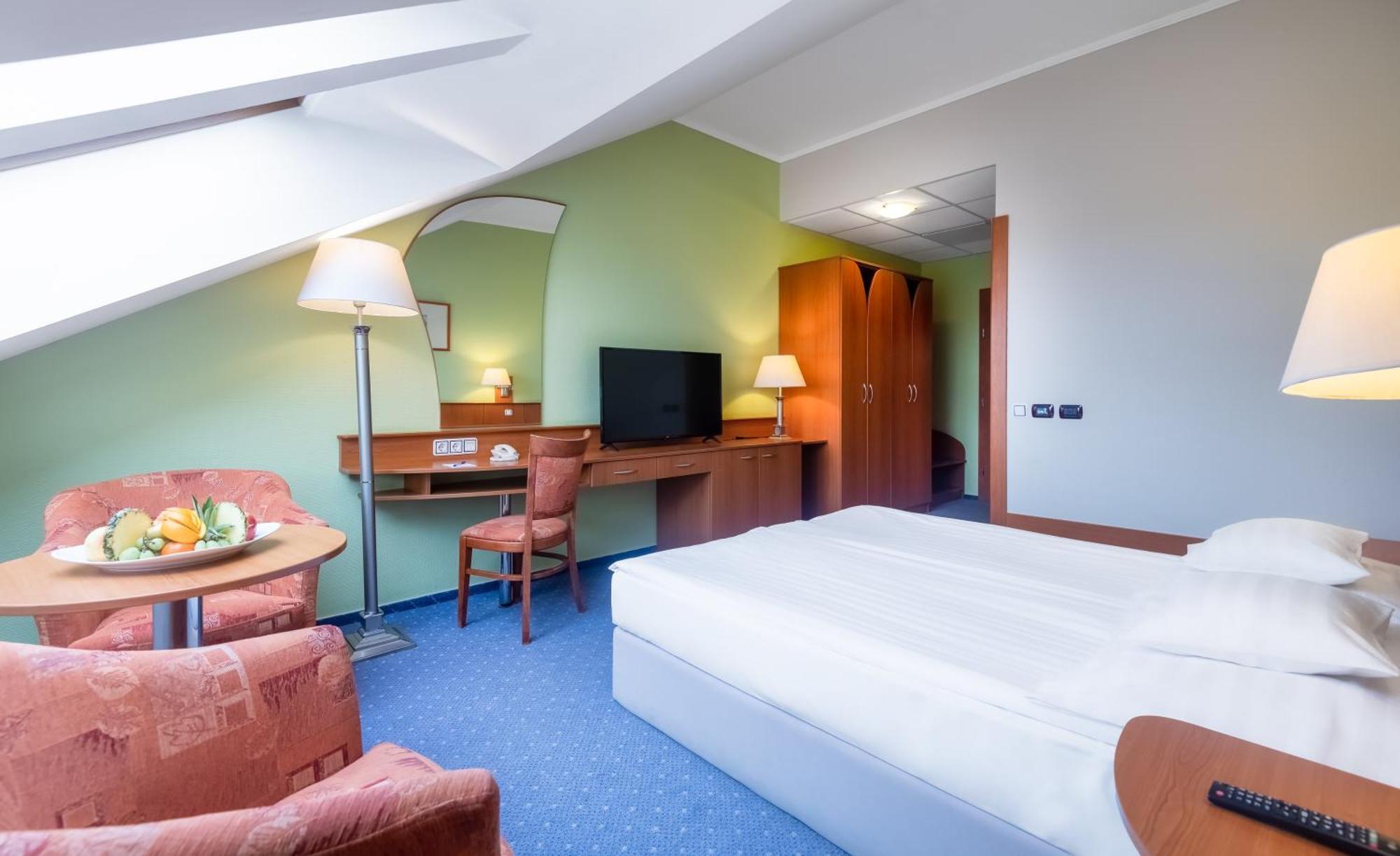 Aquarell Hotel Cegled Ngoại thất bức ảnh