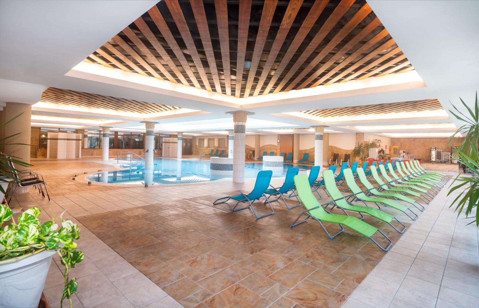 Aquarell Hotel Cegled Ngoại thất bức ảnh