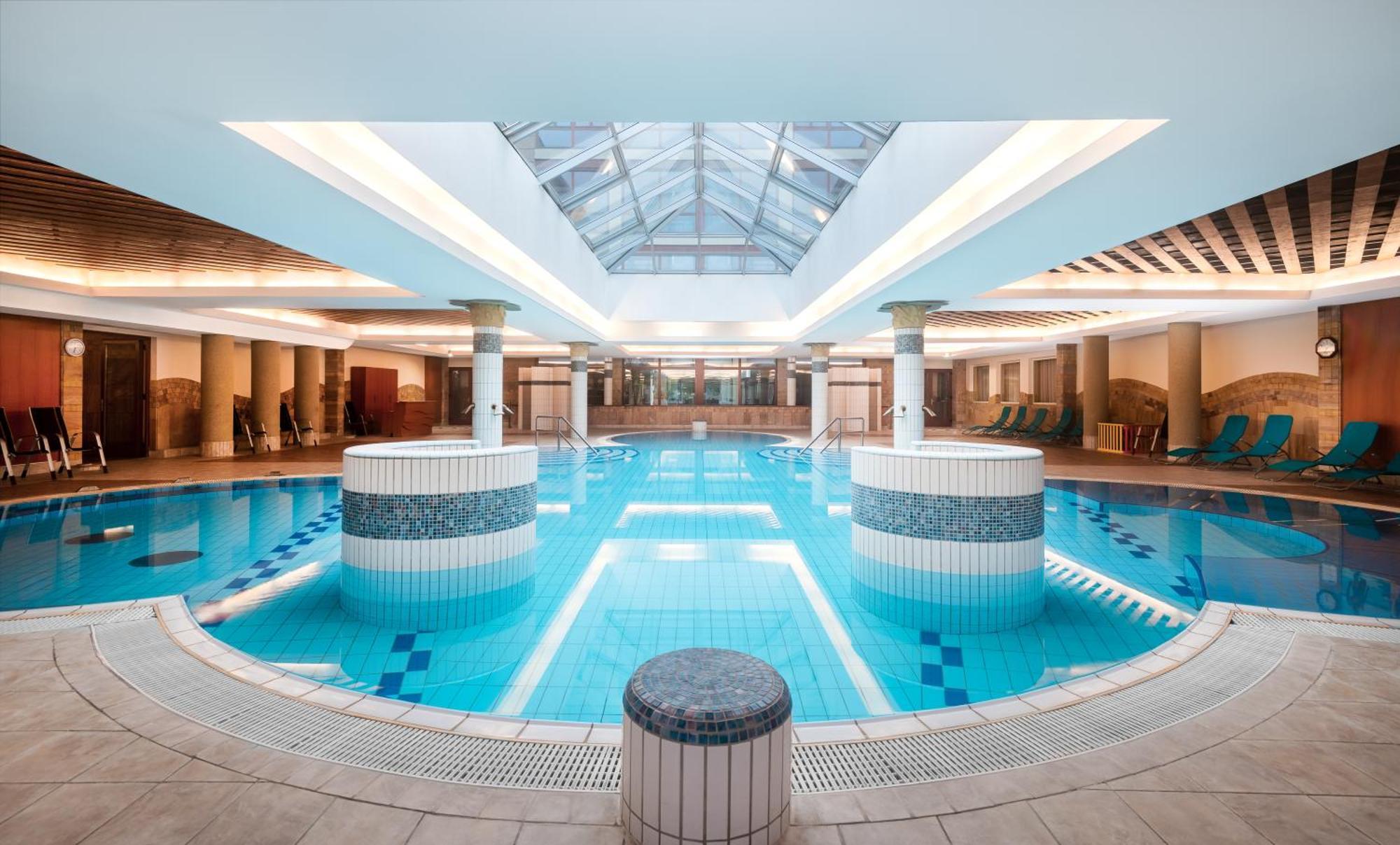 Aquarell Hotel Cegled Ngoại thất bức ảnh
