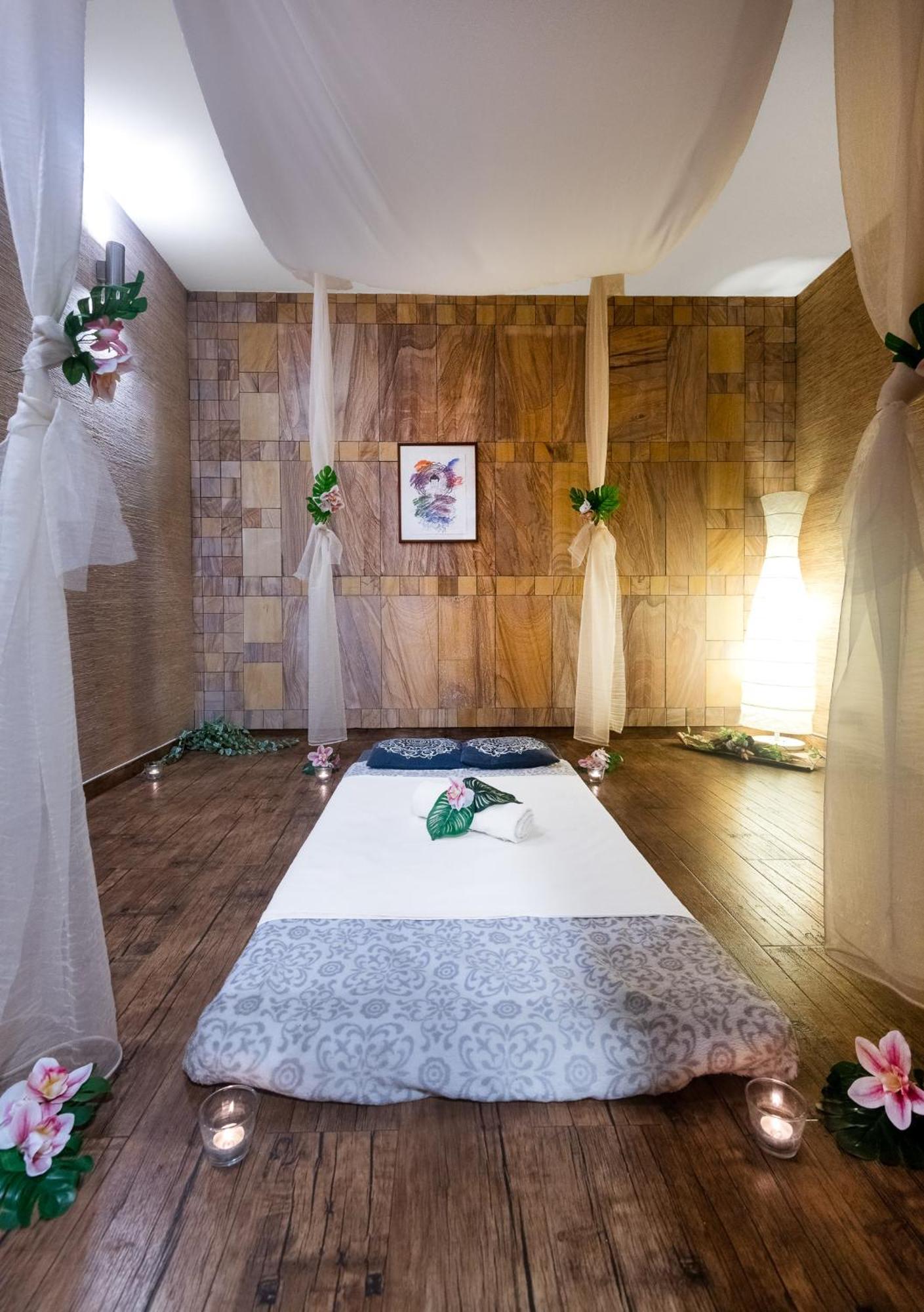 Aquarell Hotel Cegled Ngoại thất bức ảnh