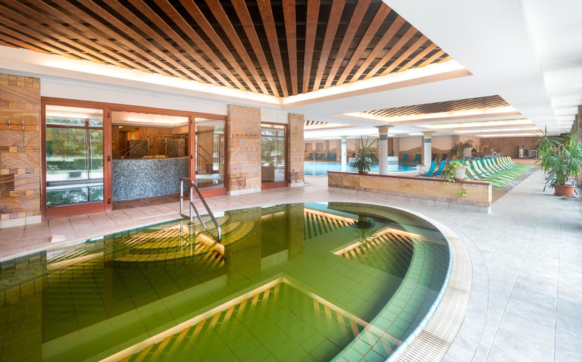 Aquarell Hotel Cegled Ngoại thất bức ảnh