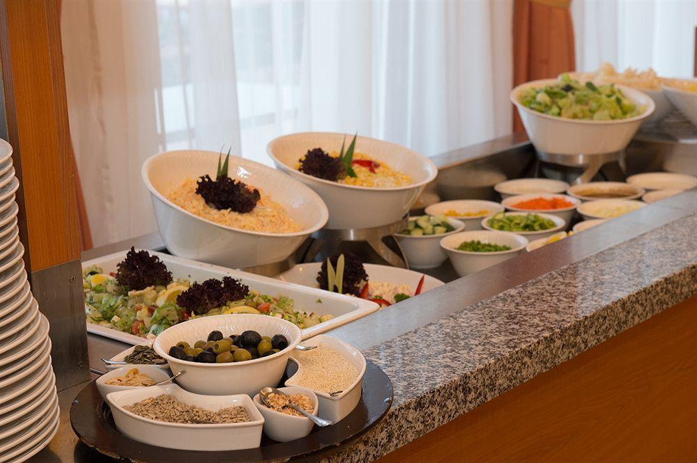 Aquarell Hotel Cegled Ngoại thất bức ảnh