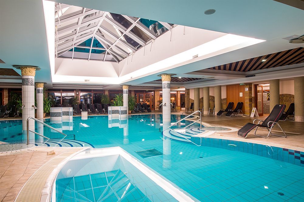 Aquarell Hotel Cegled Ngoại thất bức ảnh