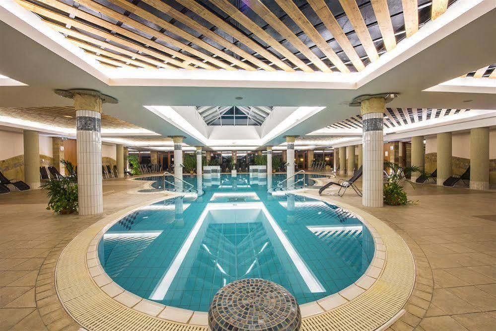 Aquarell Hotel Cegled Ngoại thất bức ảnh